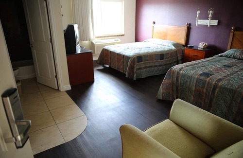 Downey Hotel | Chateau Inn and Suites