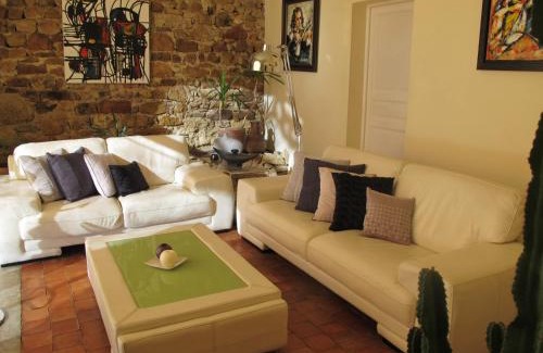 Tresques Villa | Chateau Juliette Winery Homestead Provence