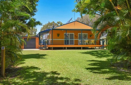 Brisbane Waterfront House | Chateau Midgen - Quiet House in Kooringal - Long Term Rental