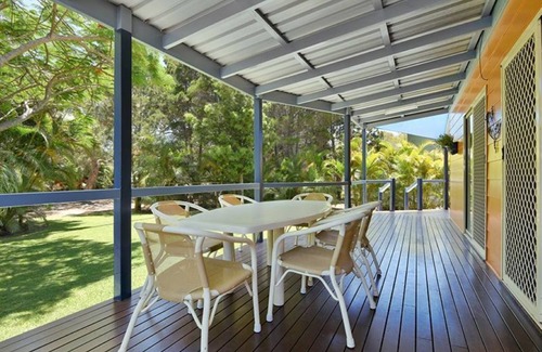 Brisbane Waterfront House | Chateau Midgen - Quiet House in Kooringal - Long Term Rental