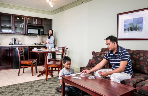 North Central Edmonton Hotel | Chateau Nova Kingsway