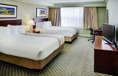 North Central Edmonton Hotel | Chateau Nova Kingsway