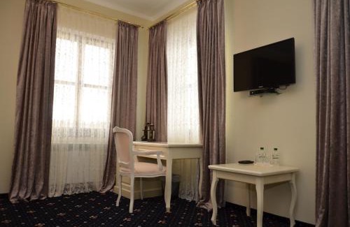 Khomyakuvka Hotel | Chateau Royal Hotel