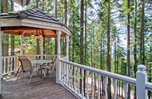 Yosemite West House | Chateau Royal West