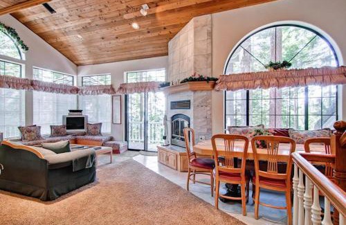 Yosemite West House | Chateau Royal West