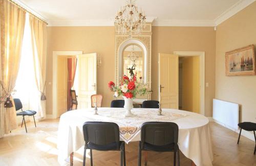 Tresses Bed & Breakfast | Chateau Sénailhac