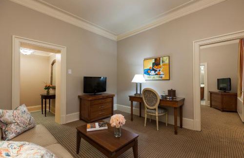Downtown Montreal Hotel | Chateau Versailles