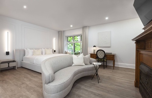 Shaughnessy Village Hotel | Chateau Versailles