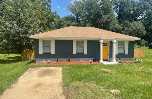 Hattiesburg House | CHATEAUX MAGNOLIA - SMART HOME, W/ BBQ+CORNHOLE!