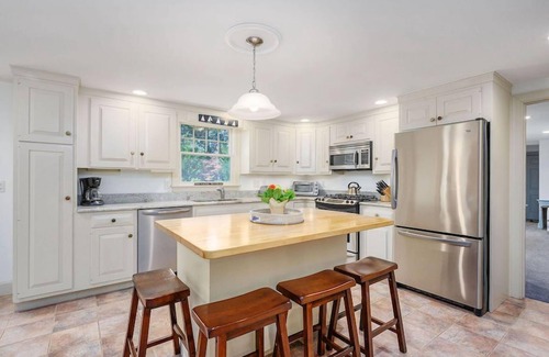 North Chatham House | Chatham Charm with Pool and Private Beach RPAM006