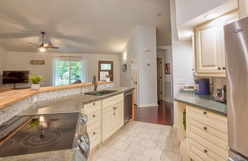 McDonald House | Chattanooga Country Home + Large Pool + Firepit + Ping Pong Table + WiFi+SmartTV