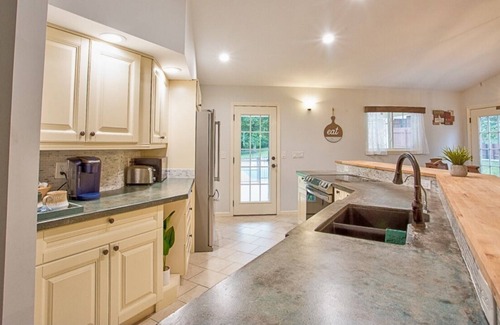McDonald House | Chattanooga Country Home + Large Pool + Firepit + Ping Pong Table + WiFi+SmartTV