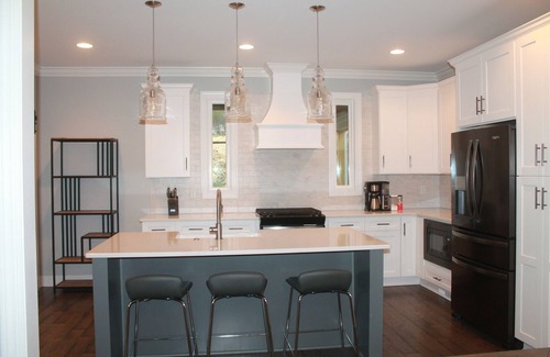 St. Elmo Improvement League House | Chattanooga Getaway 5 bedroom SLEEPS 15