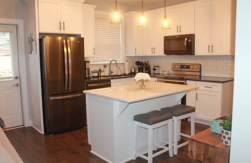 St. Elmo Improvement League House | Chattanooga Getaway 5 bedroom SLEEPS 15