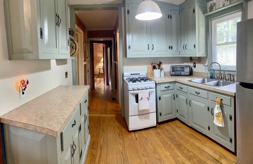 Mountain Rest House | Chattooga Lakefront Cabin w/Hot Tub + Pvt. Dock!
