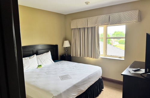Mayville Hotel | Chautauqua Suites