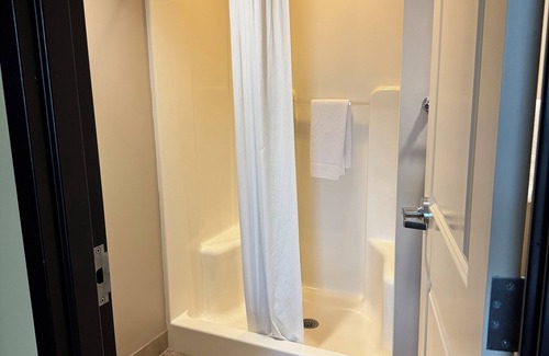 Mayville Hotel | Chautauqua Suites
