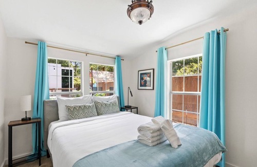East Cesar Chavez House | Chavez Mini: Spacious 2BR House near Downtown