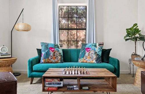 East Cesar Chavez House | Chavez Mini: Spacious 2BR House near Downtown