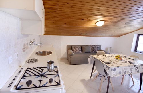 Basanija Apartment | Cheap apartment in Bašanija, with terrace, WiFi, free parking