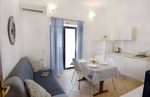 Basanija Apartment | Cheap apartment Silva Savudrija terrace, Wi-Fi, close to the sea barbecue