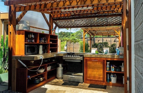 Jaco House | Cheap Hotel in Jaco Kitchen+Pool+Gym+Pickleball
