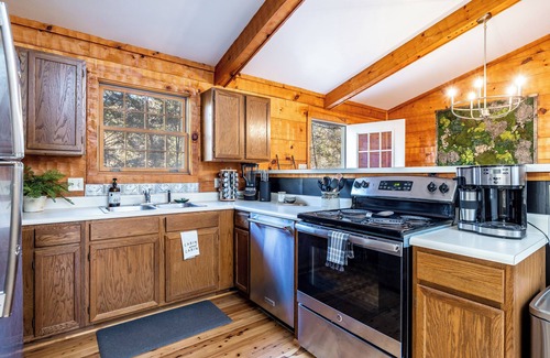 Townsend Cabin | Check out Mossy Fern! A Cozy Cabin in the Woods in Townsend, TN.