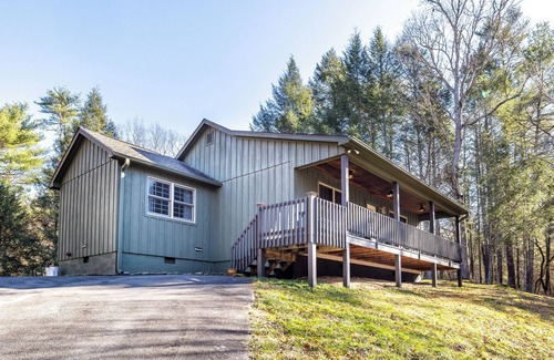 Townsend Cabin | Check out Mossy Fern! A Cozy Cabin in the Woods in Townsend, TN.