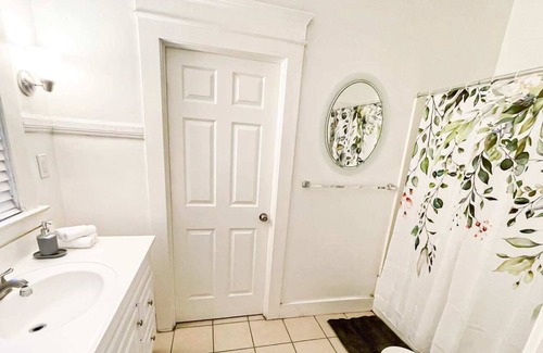 View Park-Windsor Hills House | Cheerful 2-bedroom home