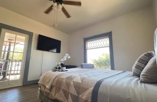 La Sierra House | Cheerful 1 bedroom home fast wi-if