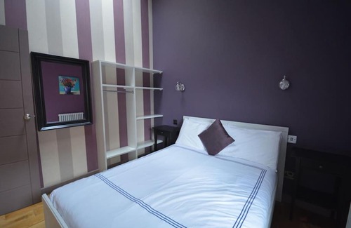 Camden Town with Primrose Hill Apartment | Cheerful 2 bed home with terrace in central Camden