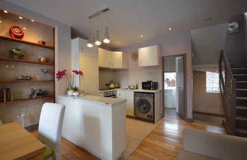 Camden Town with Primrose Hill Apartment | Cheerful 2 bed home with terrace in central Camden
