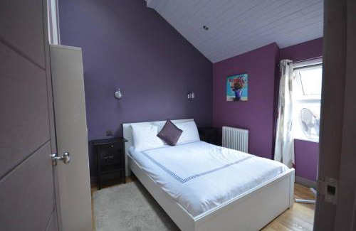 Camden Town with Primrose Hill Apartment | Cheerful 2 bed home with terrace in central Camden