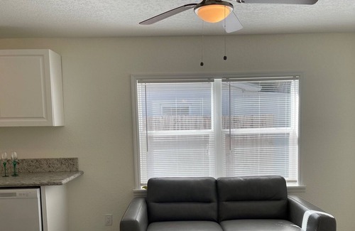 Gandy House | Cheerful 2 bed minutes to Downtown St Pete & Tampa