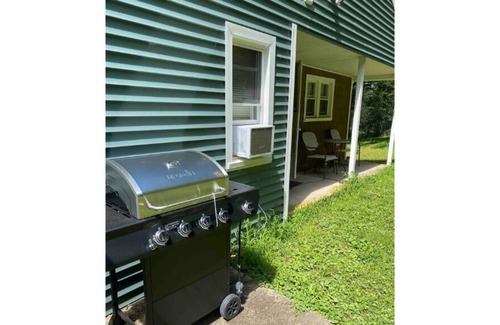 East Stroudsburg House | Cheerful 2 bedroom home near Shawnee with firepit
