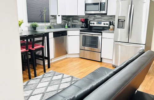 Bushwick House | CHEERFUL 2 BEDROOM APT 5 MINS WAlk FROM TRAIN STATION