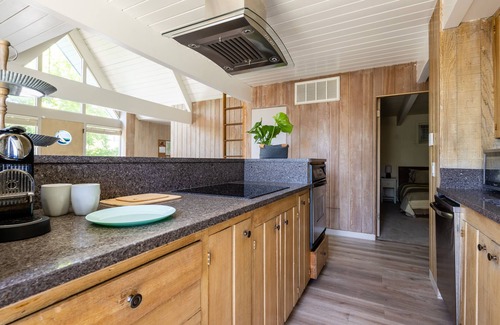 Rio del Mar Cottage | Cheerful 2 Bedroom Cottage Near the Beach