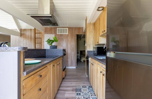Rio del Mar Cottage | Cheerful 2 Bedroom Cottage Near the Beach