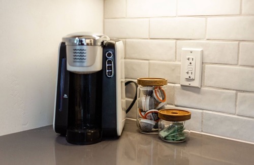 North End Cottage | Cheerful 2-bedroom Cottage
