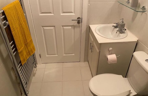 Cleethorpes House | Cheerful 2 bedroom holiday home with parking