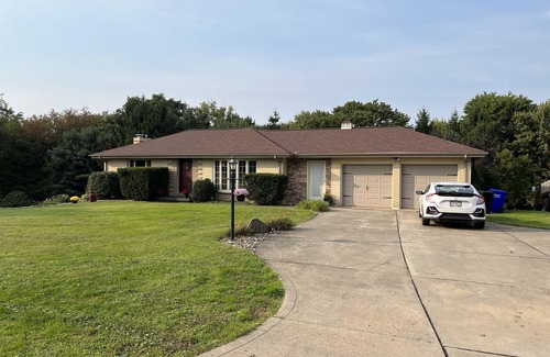 Bakerstown House | Cheerful 2 bedroom home