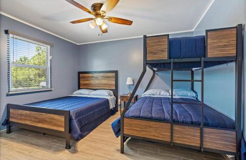 Englewood East Apartment | Cheerful 2 Bedroom