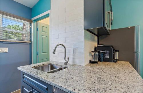 Englewood East Apartment | Cheerful 2 Bedroom