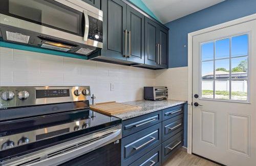 Englewood East Apartment | Cheerful 2 Bedroom
