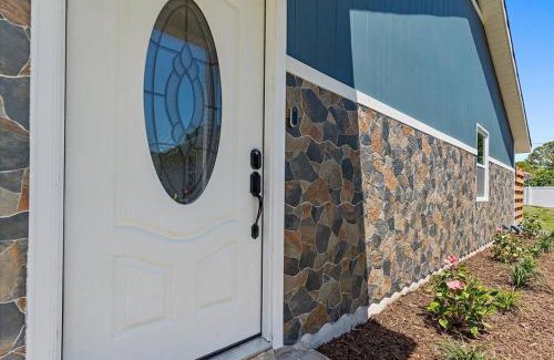 Englewood East Apartment | Cheerful 2 Bedroom