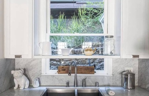 Beachwood Canyon House | Cheerful 2-bedroom garden home with hot tub