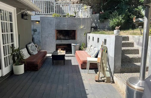 Beachwood Canyon House | Cheerful 2-bedroom garden home with hot tub