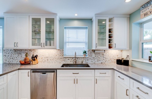 Neptune Beach House | Cheerful 3/2 bungalow - 1,000ft to the sand!