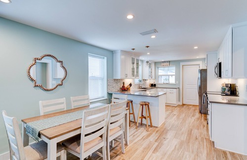 Neptune Beach House | Cheerful 3/2 bungalow - 1,000ft to the sand!