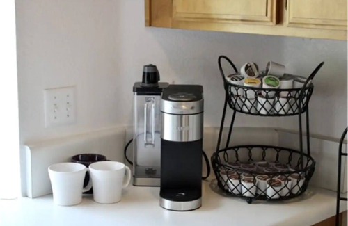 Medford House | Cheerful 3-Bedroom home in Central Point